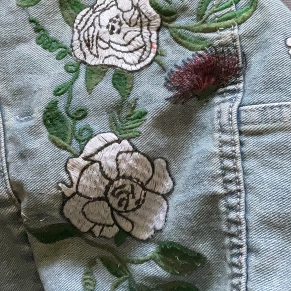 “H&M OFFICIAL COACHELLA COLLECTION “Embroidered Jean Jacket. - Picture 13 of 13